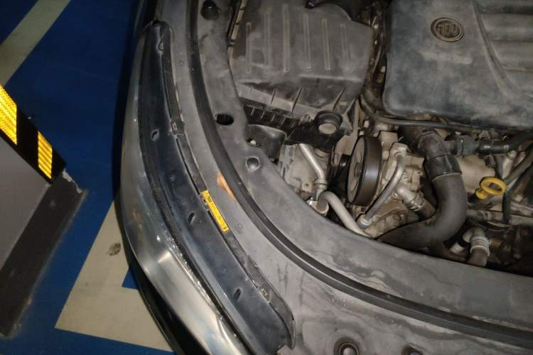 Used Buick LaCrosse 2014 2.0T SIDI Elite Tech Version Engine Bay Right