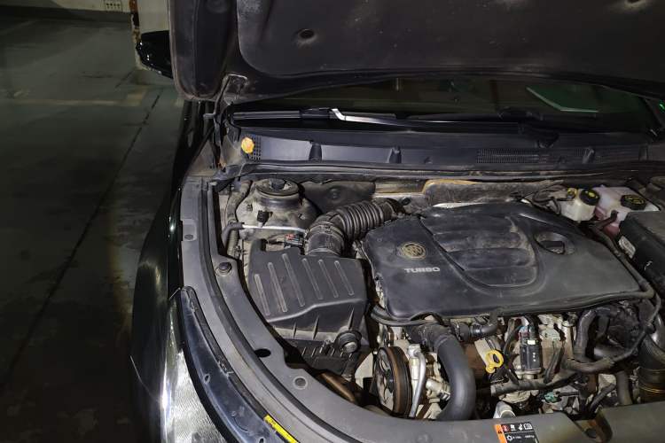Used Buick LaCrosse 2014 2.0T SIDI Elite Tech Version Engine Bay Right