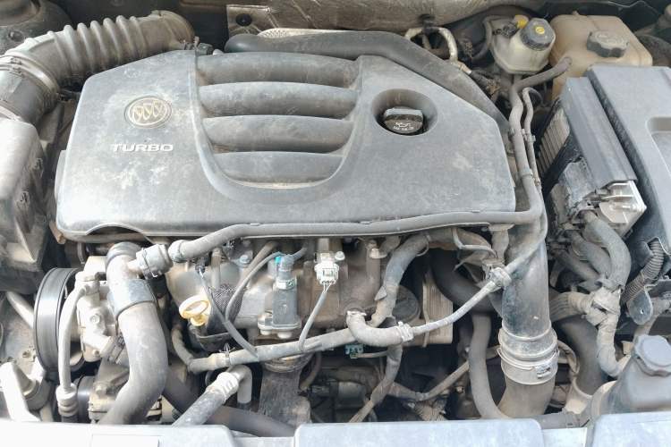 Used Buick LaCrosse 2014 2.0T SIDI Elite Tech Version Engine Bay