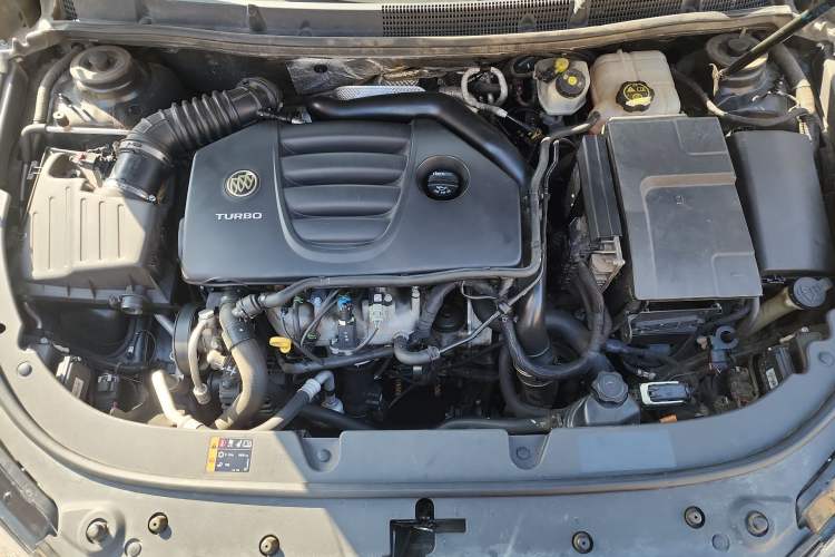 Used Buick LaCrosse 2014 2.0T SIDI Elite Tech Version Engine Bay
