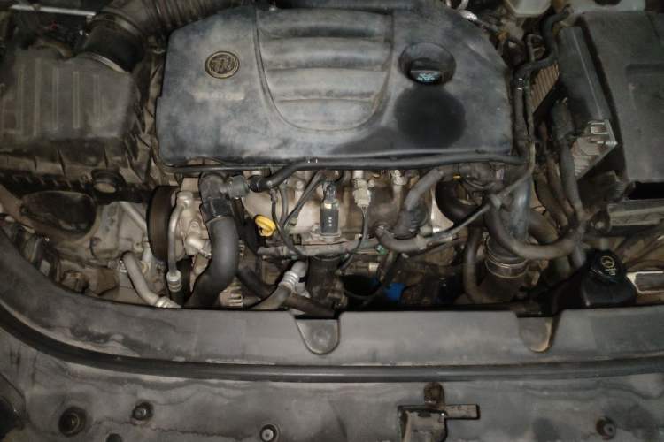 Used Buick LaCrosse 2014 2.0T SIDI Elite Tech Version Engine Bay