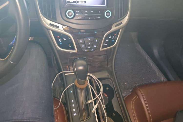 Used Buick LaCrosse 2014 2.0T SIDI Elite Tech Version Gear Lever