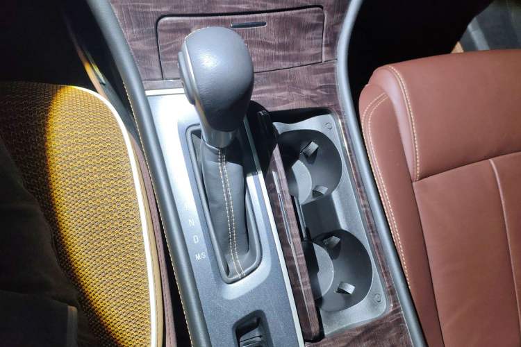 Used Buick LaCrosse 2014 2.0T SIDI Elite Tech Version Gear Lever