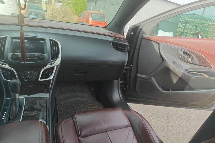 Used Buick LaCrosse 2014 2.0T SIDI Elite Tech Version Interior 2