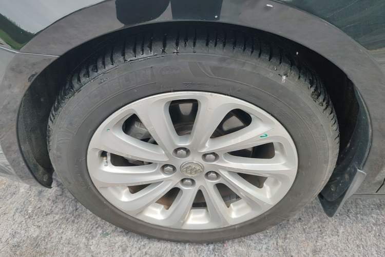 Used Buick LaCrosse 2014 2.0T SIDI Elite Tech Version Left Front Wheel Hub