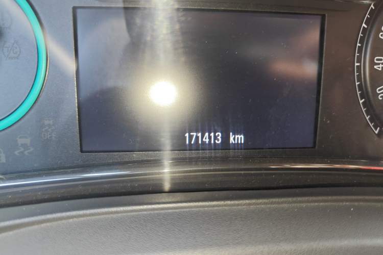 Used Buick LaCrosse 2014 2.0T SIDI Elite Tech Version Odometer Close Up