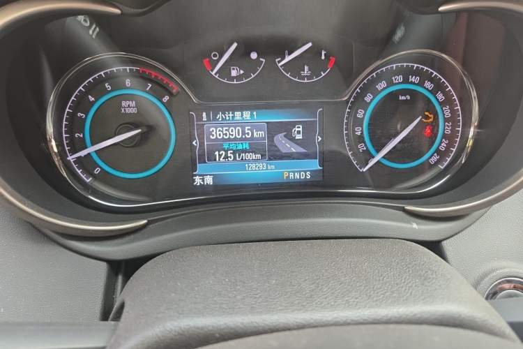 Used Buick LaCrosse 2014 2.0T SIDI Elite Tech Version Odometer Close Up