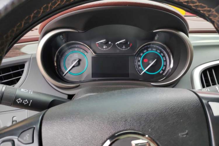Used Buick LaCrosse 2014 2.0T SIDI Elite Tech Version Odometer Close Up
