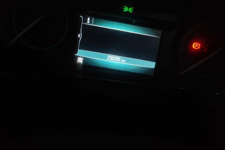 Used Buick LaCrosse 2014 2.0T SIDI Elite Tech Version Odometer Close Up
