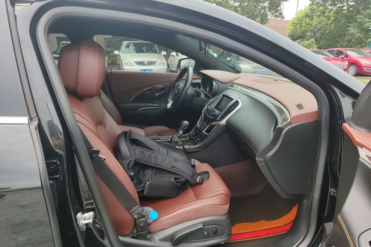Used Buick LaCrosse 2014 2.0T SIDI Elite Tech Version Right Front Seat