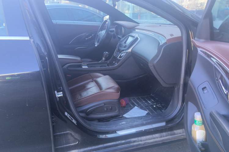 Used Buick LaCrosse 2014 2.0T SIDI Elite Tech Version Right Front Seat