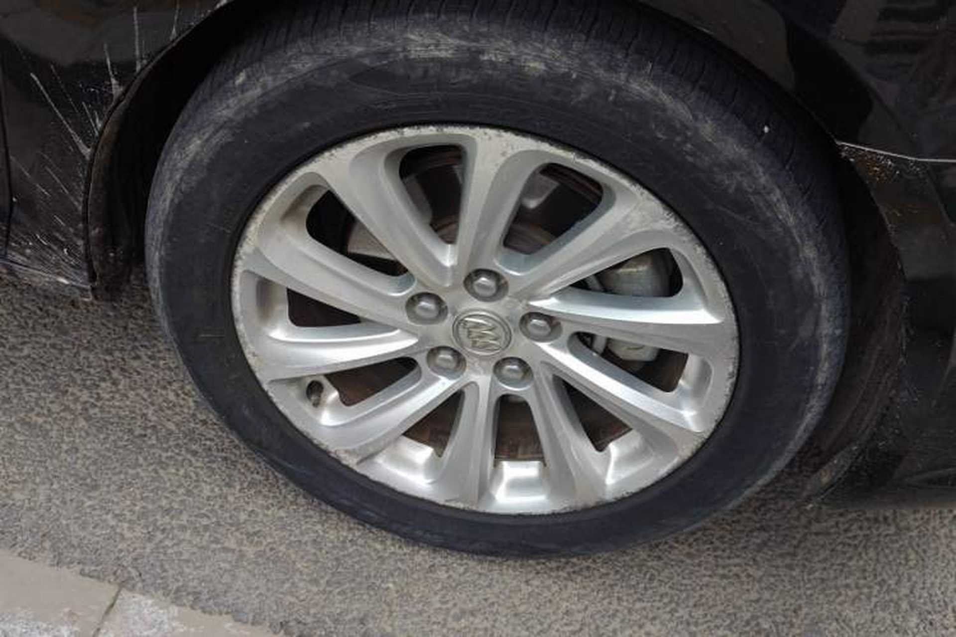 Used Buick LaCrosse 2014 2.0T SIDI Elite Tech Version Right Front Wheel Hub
