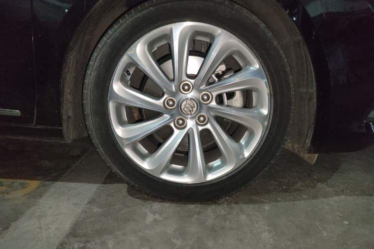 Used Buick LaCrosse 2014 2.0T SIDI Smart Luxury Flagship Edition Right Front Wheel Hub