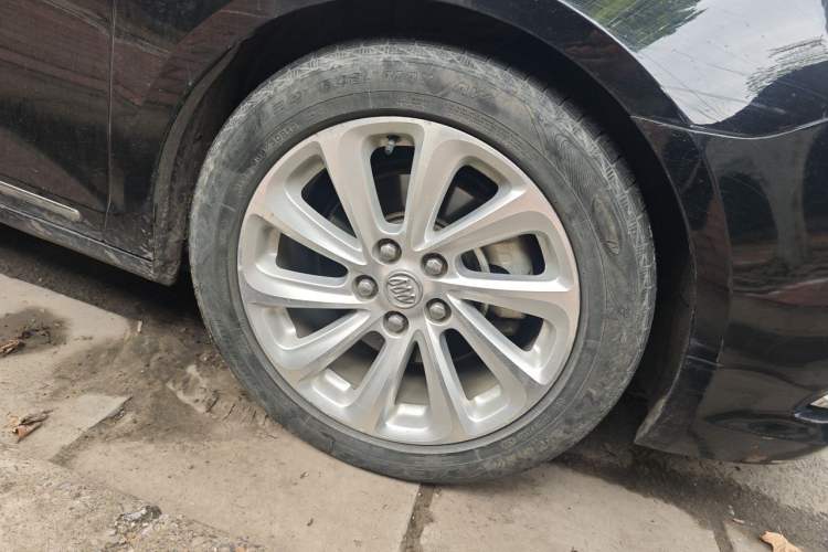Used Buick LaCrosse 2014 2.0T SIDI Elite Tech Version Right Front Wheel Hub