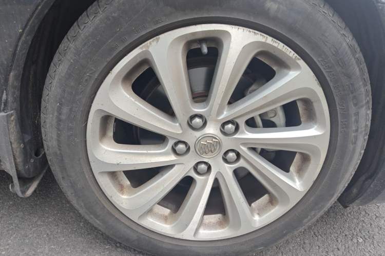 Used Buick LaCrosse 2014 2.0T SIDI Smart Luxury Flagship Edition Right Front Wheel Hub