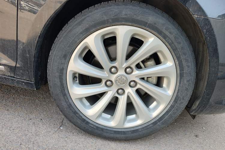 Used Buick LaCrosse 2014 2.0T SIDI Smart Luxury Flagship Edition Right Front Wheel Hub