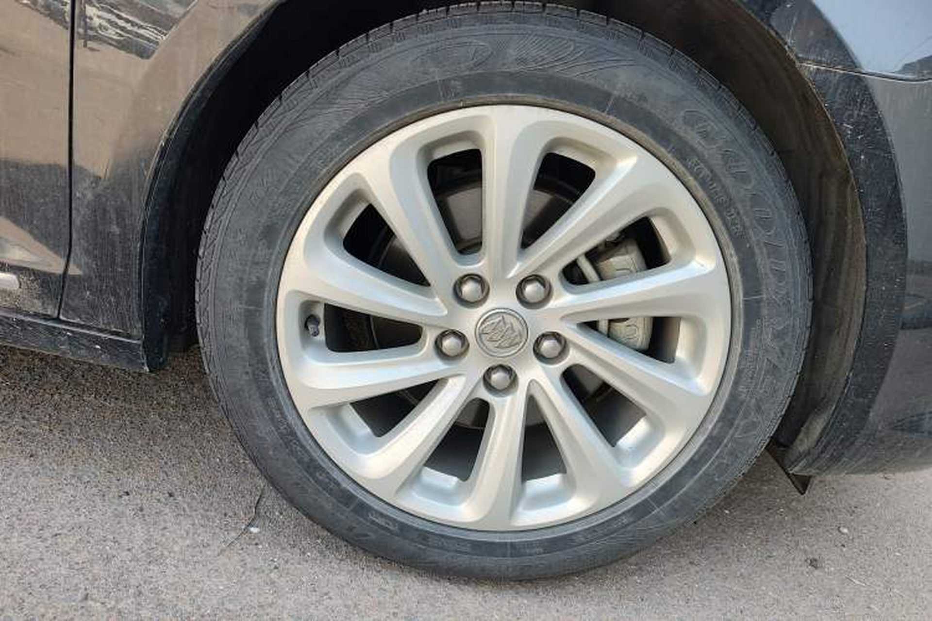 Used Buick LaCrosse 2014 2.0T SIDI Smart Luxury Flagship Edition Right Front Wheel Hub