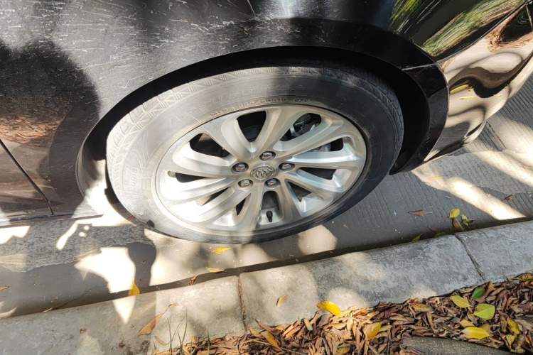Used Buick LaCrosse 2014 2.0T SIDI Elite Tech Version Right Front Wheel Hub