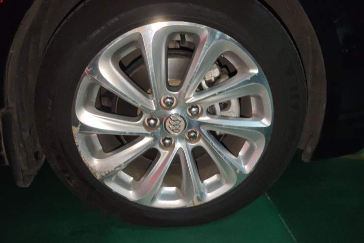 Used Buick LaCrosse 2014 2.0T SIDI Elite Tech Version Right Front Wheel Hub