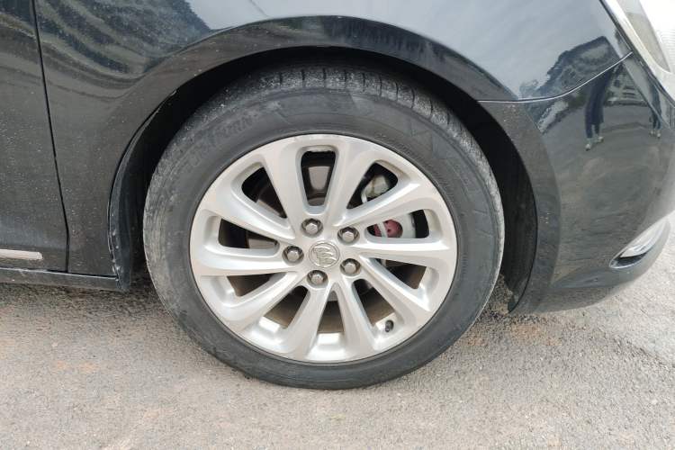 Used Buick LaCrosse 2014 2.0T SIDI Elite Tech Version Right Front Wheel Hub
