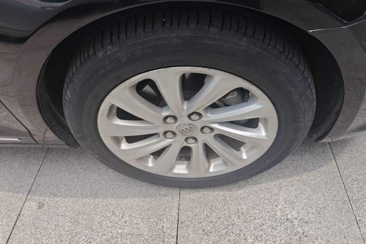 Used Buick LaCrosse 2014 2.0T SIDI Smart Luxury Flagship Edition Right Front Wheel Hub