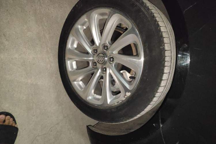 Used Buick LaCrosse 2014 2.0T SIDI Elite Tech Version Right Front Wheel Hub