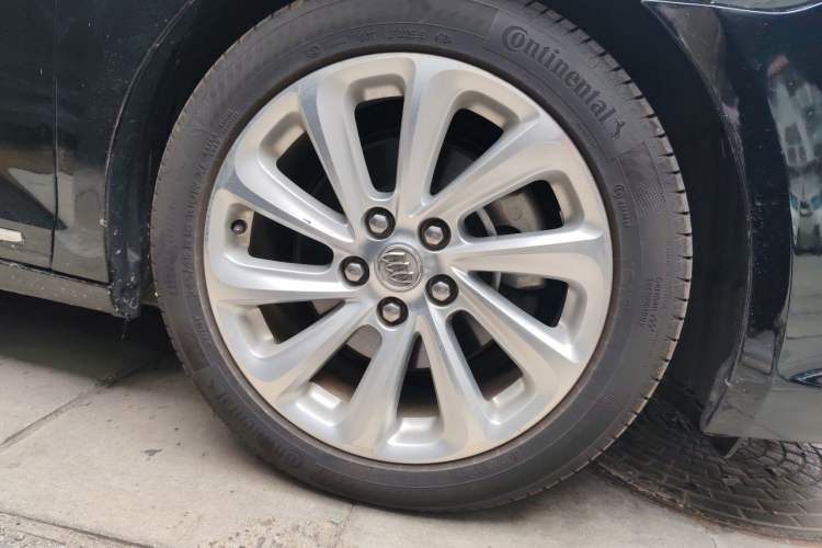 Used Buick LaCrosse 2014 2.0T SIDI Smart Luxury Flagship Edition Right Front Wheel Hub