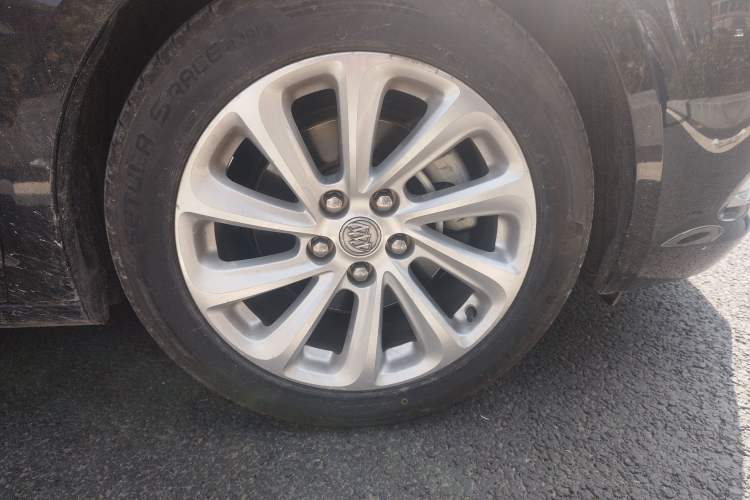 Used Buick LaCrosse 2014 2.0T SIDI Elite Tech Version Right Front Wheel Hub