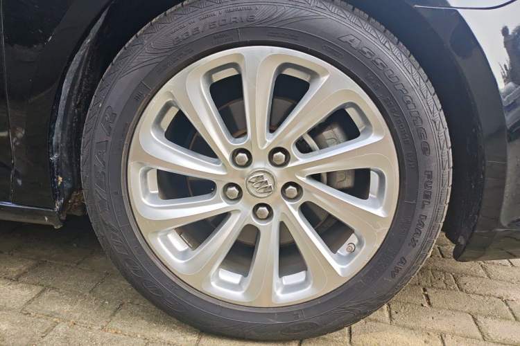 Used Buick LaCrosse 2014 2.0T SIDI Smart Luxury Flagship Edition Right Front Wheel Hub