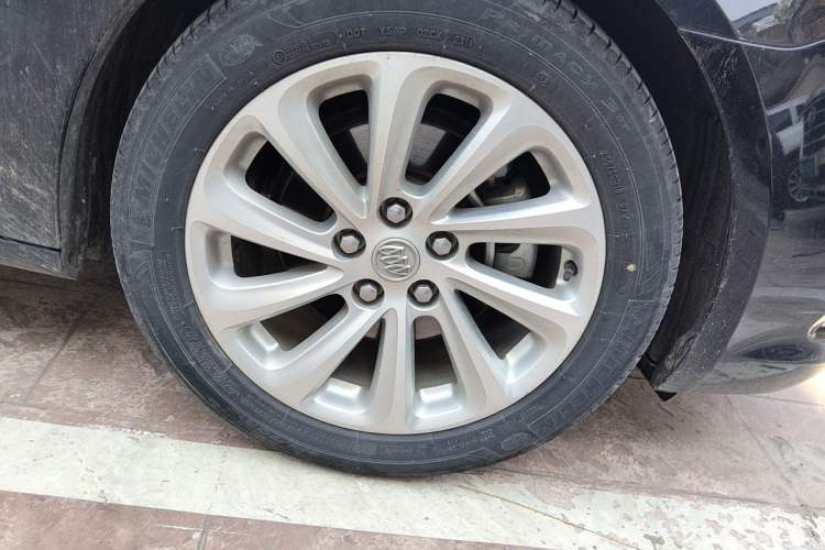 Used Buick LaCrosse 2014 2.0T SIDI Elite Tech Version Right Front Wheel Hub