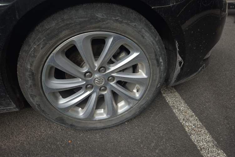 Used Buick LaCrosse 2014 2.0T SIDI Elite Tech Version Right Front Wheel Hub