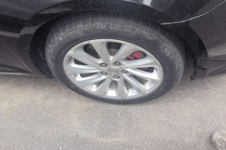 Used Buick LaCrosse 2014 2.0T SIDI Elite Tech Version Right Front Wheel Hub