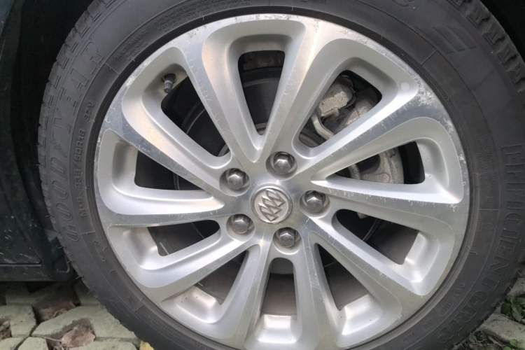 Used Buick LaCrosse 2014 2.0T SIDI Smart Luxury Flagship Edition Right Front Wheel Hub