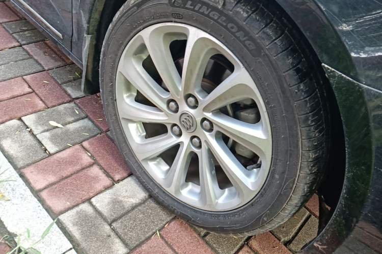 Used Buick LaCrosse 2014 2.0T SIDI Smart Luxury Flagship Edition Right Front Wheel Hub