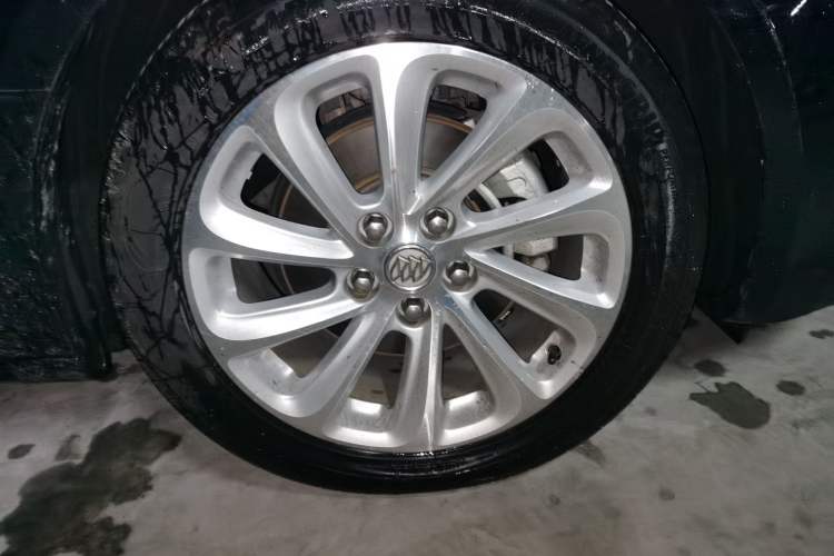 Used Buick LaCrosse 2014 2.0T SIDI Smart Luxury Flagship Edition Right Front Wheel Hub
