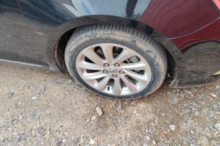 Used Buick LaCrosse 2014 2.0T SIDI Elite Tech Version Right Front Wheel Hub