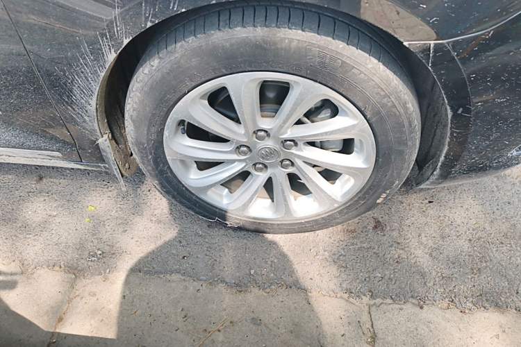 Used Buick LaCrosse 2014 2.0T SIDI Elite Tech Version Right Front Wheel Hub