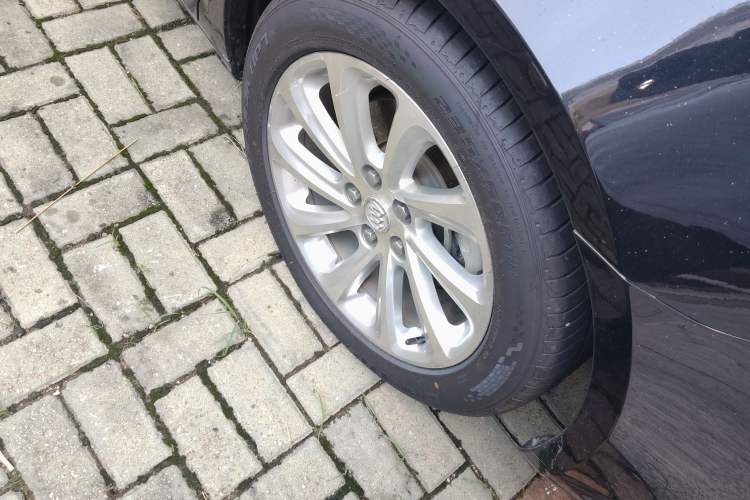 Used Buick LaCrosse 2014 2.0T SIDI Elite Tech Version Right Front Wheel Hub