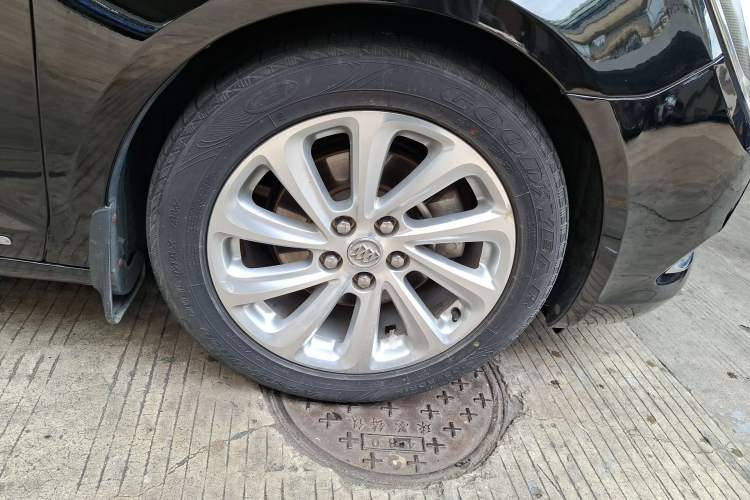 Used Buick LaCrosse 2014 2.0T SIDI Smart Luxury Flagship Edition Right Front Wheel Hub