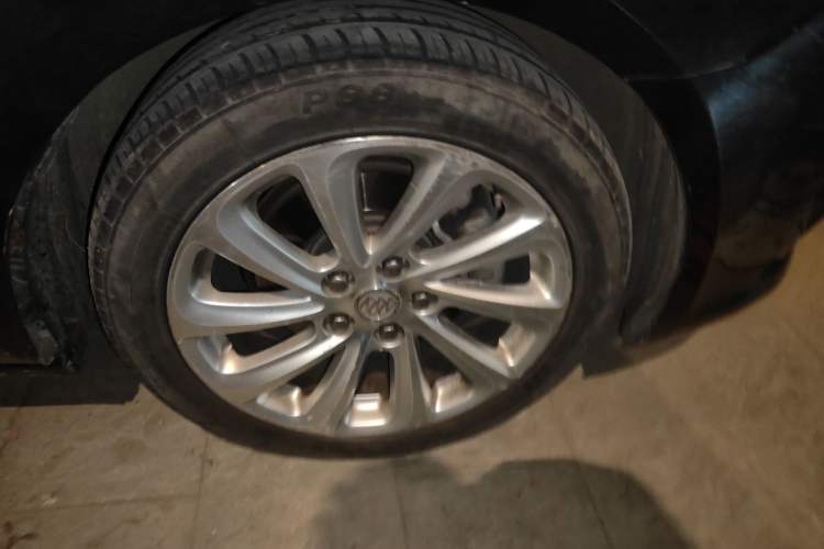 Used Buick LaCrosse 2014 2.0T SIDI Elite Tech Version Right Front Wheel Hub