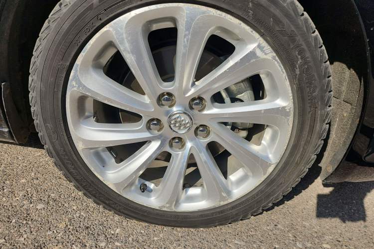 Used Buick LaCrosse 2014 2.0T SIDI Elite Tech Version Right Front Wheel Hub