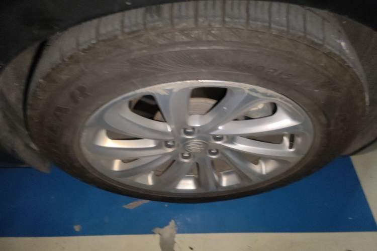 Used Buick LaCrosse 2014 2.0T SIDI Elite Tech Version Right Front Wheel Hub