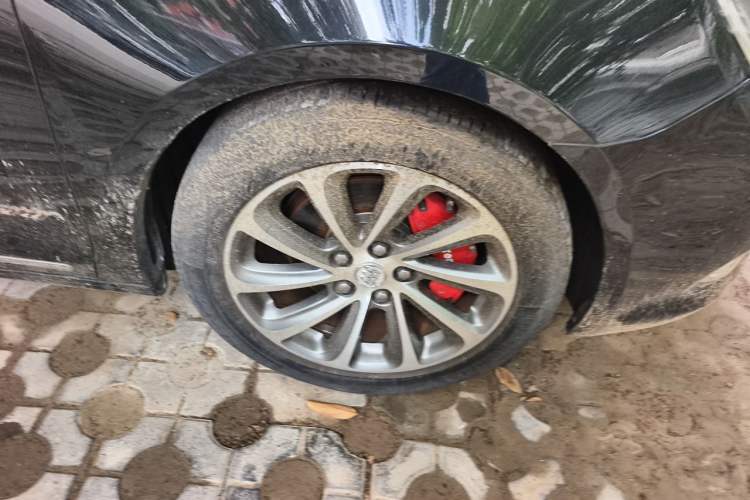 Used Buick LaCrosse 2014 2.0T SIDI Smart Luxury Flagship Edition Right Front Wheel Hub