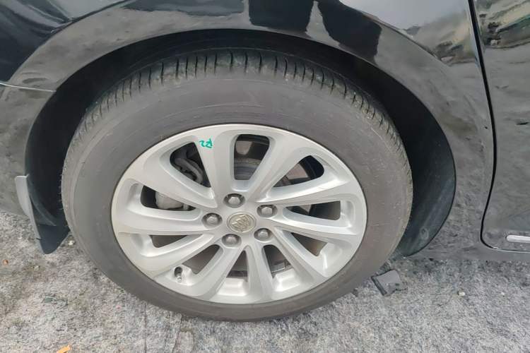 Used Buick LaCrosse 2014 2.0T SIDI Elite Tech Version Right Rear Wheel Hub