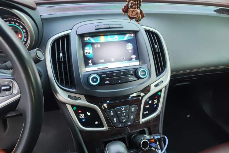 Used Buick LaCrosse 2014 2.0T SIDI Elite Tech Version Audio And AC Panel
