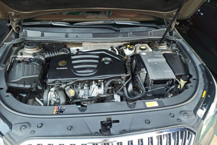 Used Buick LaCrosse 2014 2.0T SIDI Elite Tech Version Engine Bay