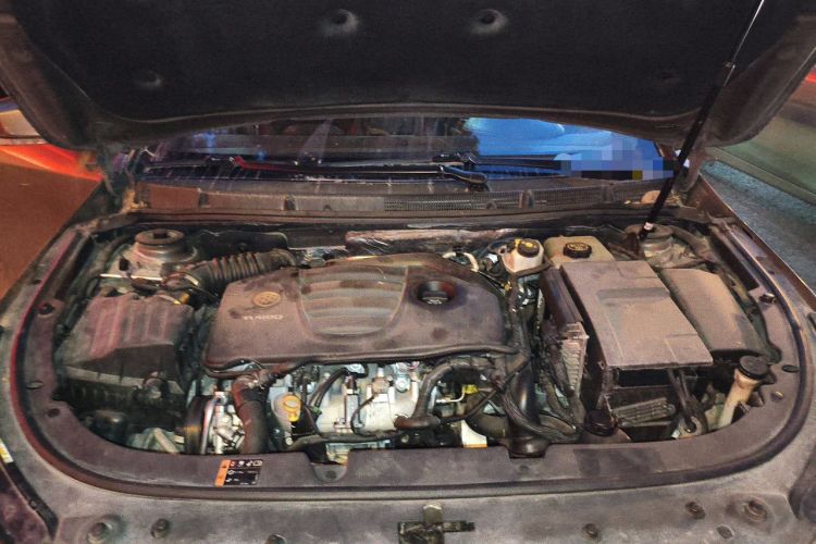Used Buick LaCrosse 2014 2.0T SIDI Elite Tech Version Engine Bay