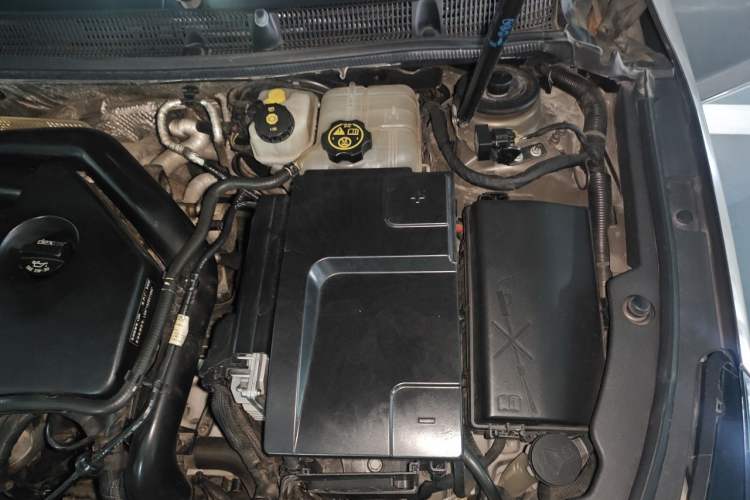 Used Buick LaCrosse 2014 2.0T SIDI Smart Luxury Flagship Edition Engine Bay Left