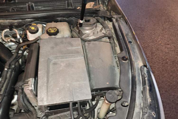 Used Buick LaCrosse 2014 2.0T SIDI Elite Tech Version Engine Bay Left