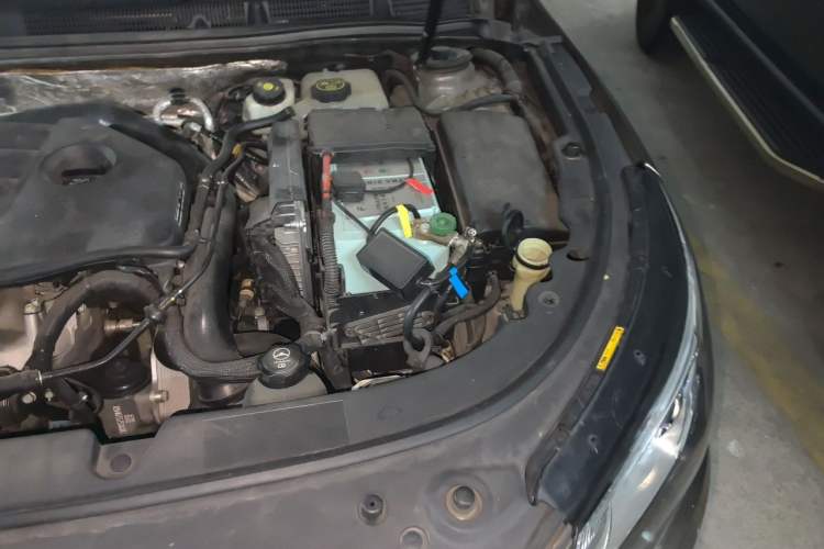 Used Buick LaCrosse 2014 2.0T SIDI Elite Tech Version Engine Bay Left